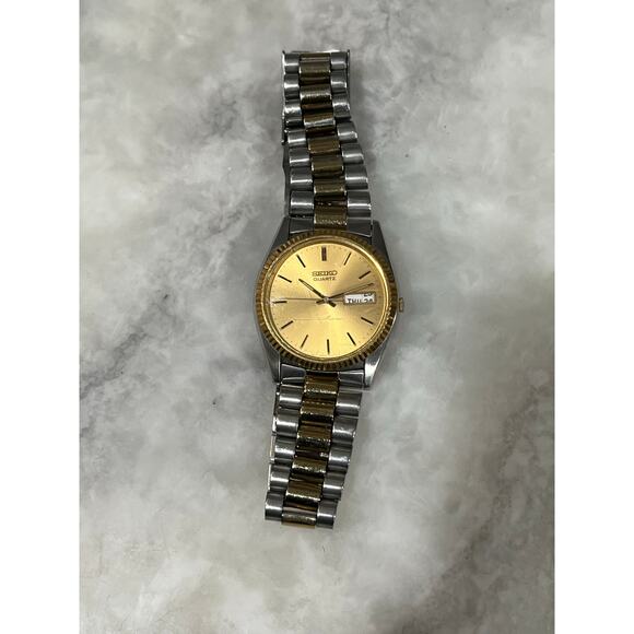 Seiko Quartz Men’s Watch 7N43-8111 Gold Dial Two-Tone Day Date Japan Vtg
